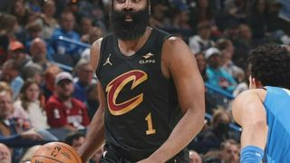 皇冠体育行业洞察：哈登20+9吞加盟首败！骑士负残阵雷霆无缘8连胜 乔22分5断