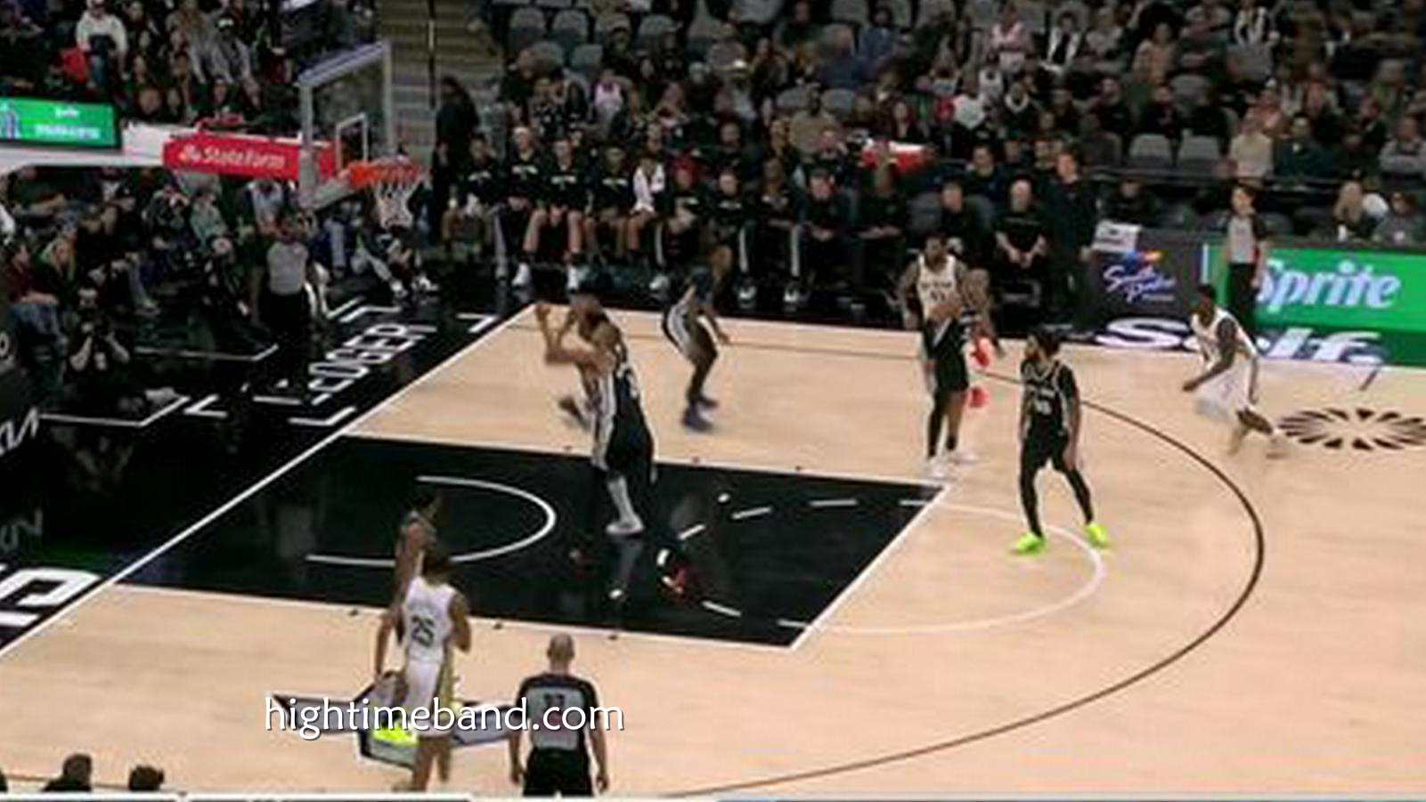 皇冠体育特别点评：爆冷！西部倒数第一击败西部第二 文班惨遭隔扣未能率队完成20分逆转